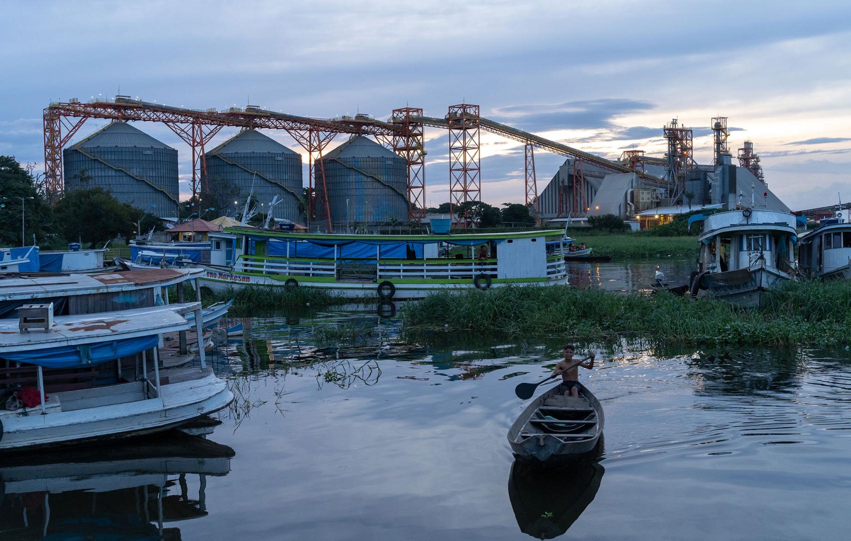De Cargill-terminal in de haven van Santarem